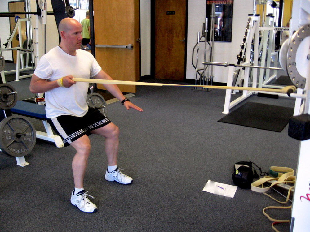 TAKU doing Single Arm Row with Woody Band