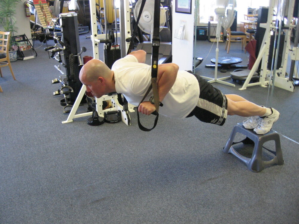 TAKU Doing suspension Push-Ups