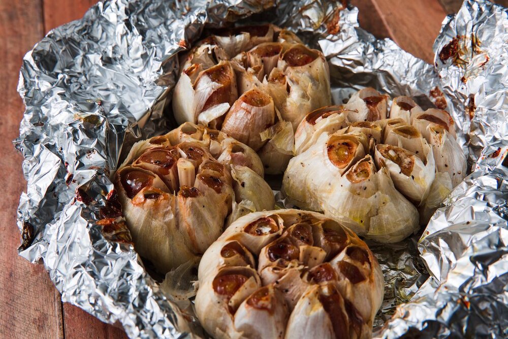 delish-roasted-garlic-horizontal-1532986538.jpg